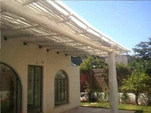 פרגולות לבנות- פרגולה יונית מבולי עץ טבעי