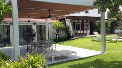 פרגולה מודרנית בעלת תריס חשמלי