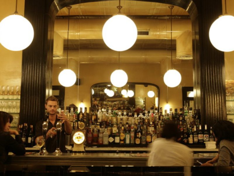 עץ גושני במסעדת בראסרי, דרורן