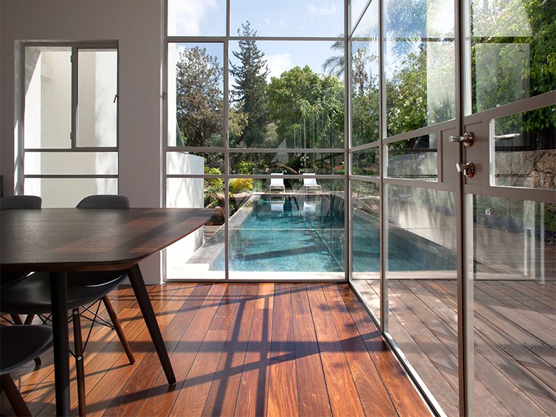 פרקט מושלם בבית פרטי, דרורן