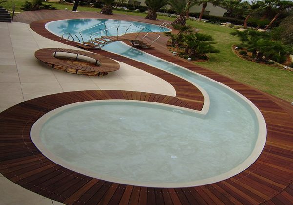 סגירת בריכה בדק